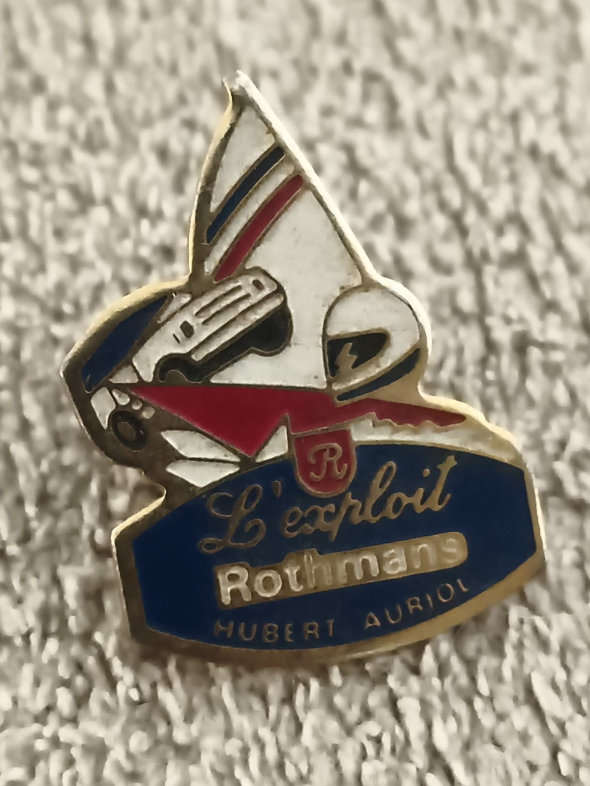 Pin's L'exploit Rothmans Hubert Auriol vintage rallye auto moto (Ref 1)