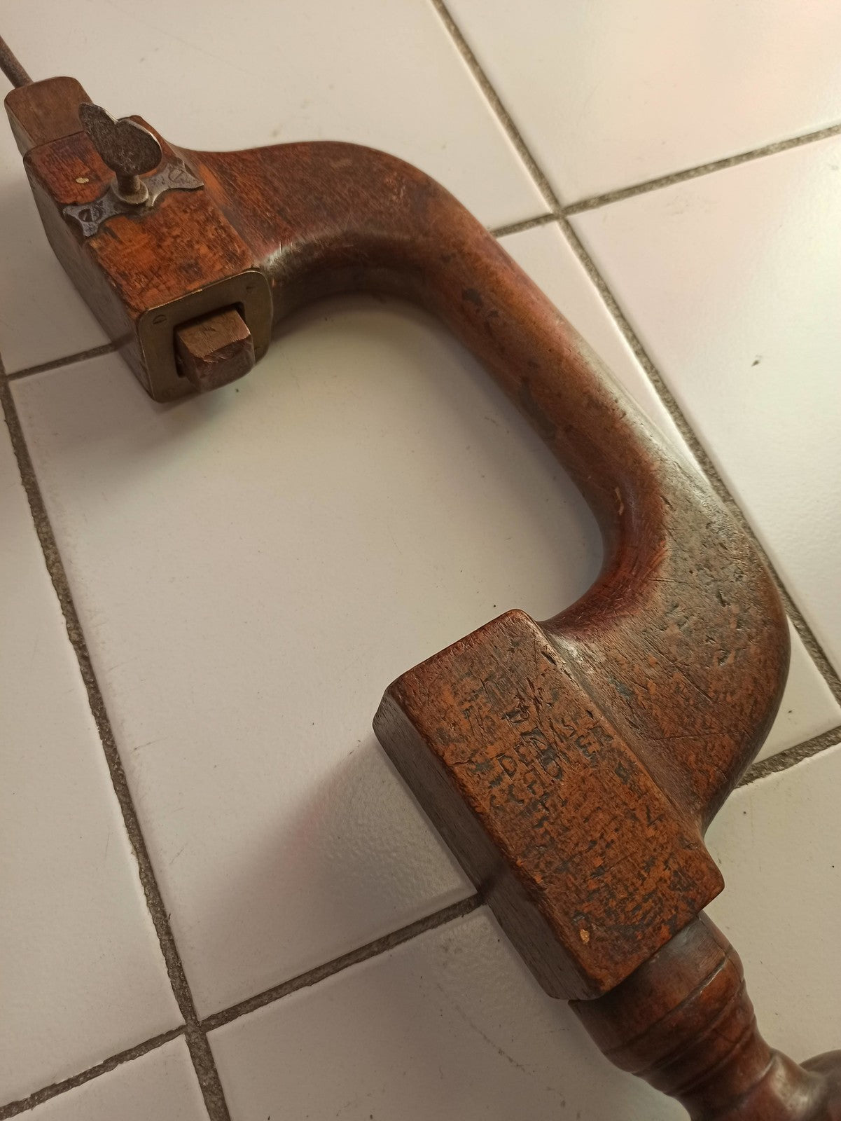 Villebrequin ancien bois signé outil chaisier tonnelier vintage XIXe