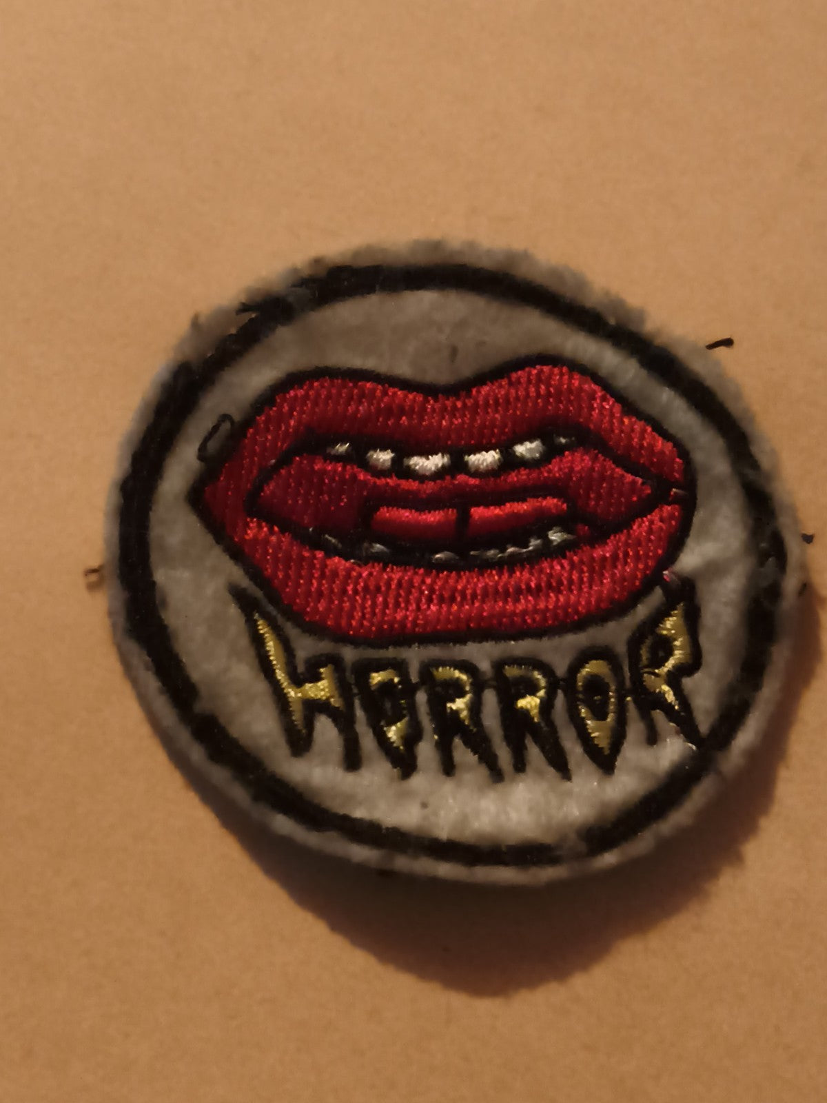 Écusson brodé vintage bouche rouge "Horror" patch badge ancien DIY