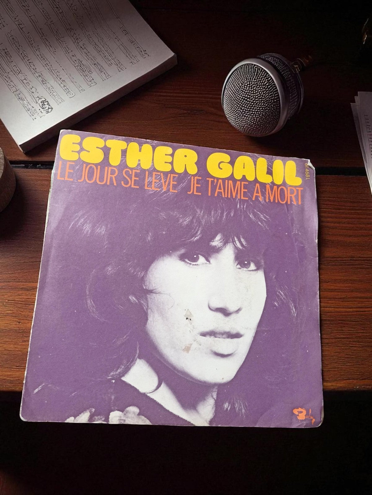 45 tours Esther Galil vintage pochette violette Le jour se lève rétro vinyle