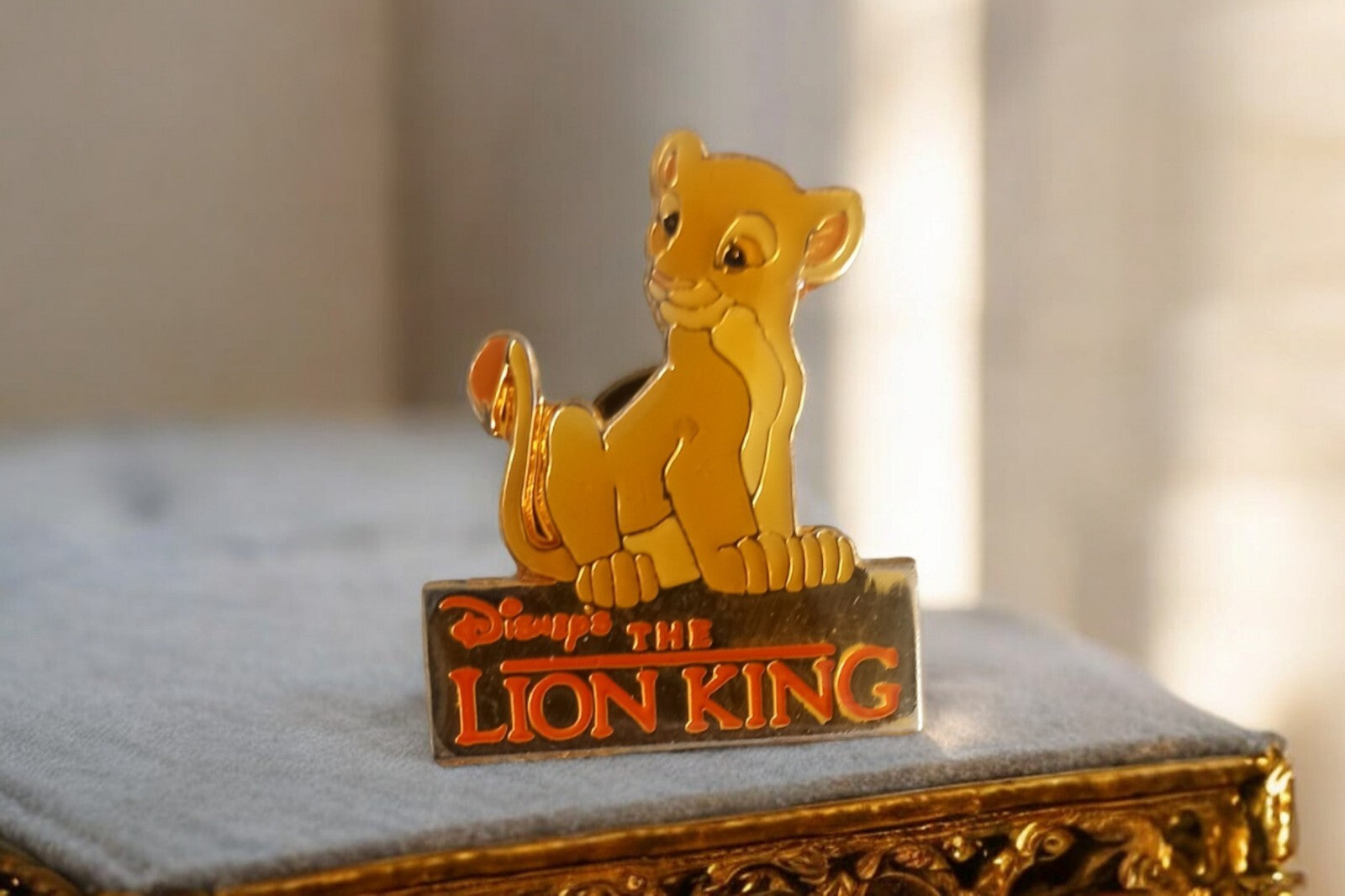 Pin's Disney Le Roi Lion Tokyo Disneyland vintage badge émaillé rare Simba