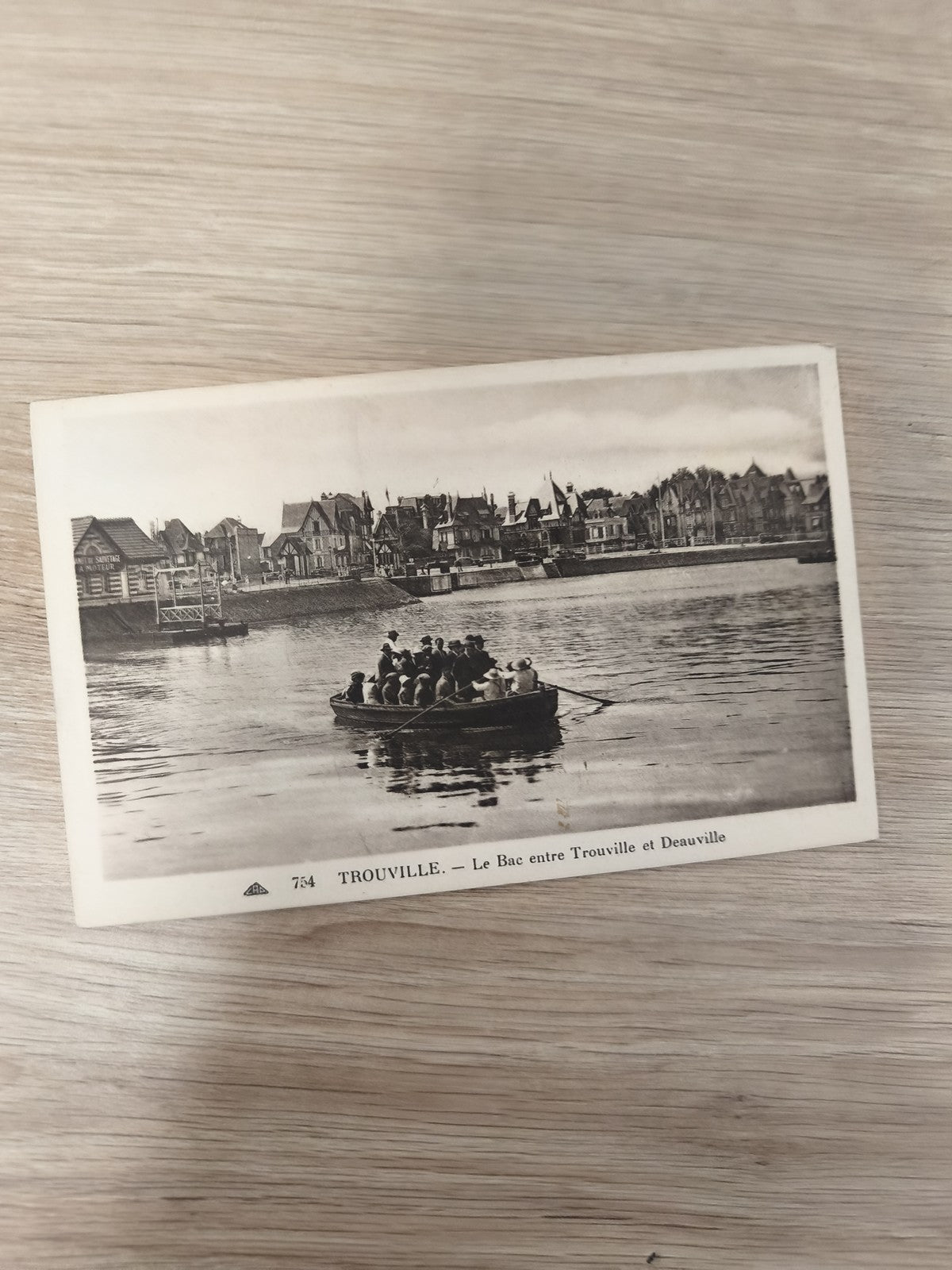 Ancienne carte postale Trouville bac Deauville noir et blanc rétro France