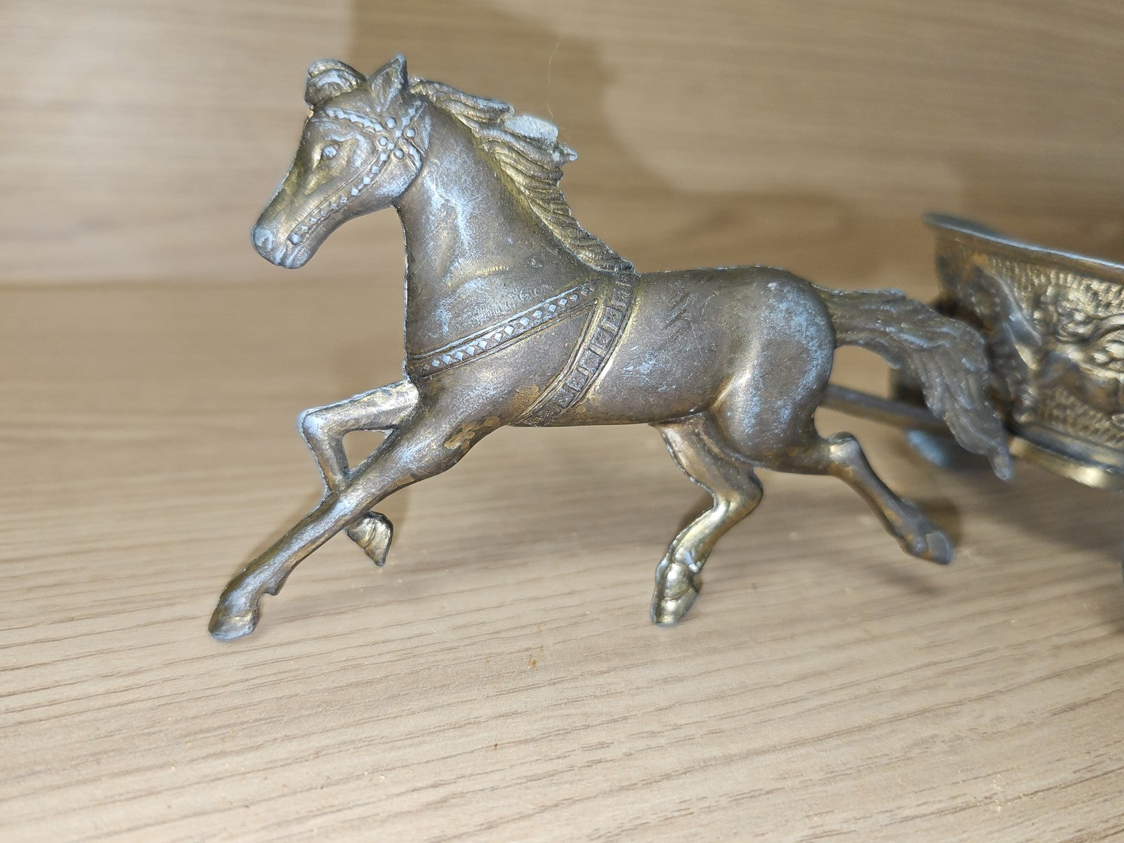 Deko-Skulptur Retro-Panzer aus alter Bronze, Vintage-Objekt zum Sammeln und Dekorieren