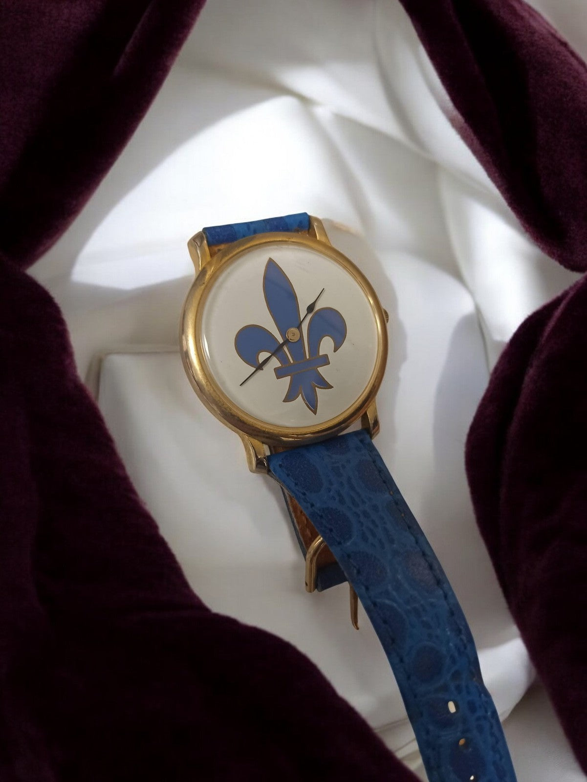 Montre homme vintage à quartz cadran fleur de lys doré rétro bleu