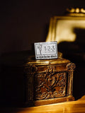 Pin's vintage 1.2.3 Le style fou des détails logo rectangulaire