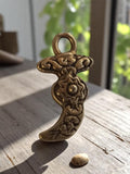 Pendentif vintage années 50 en métal doré, motif floral ancien, bijou rétro