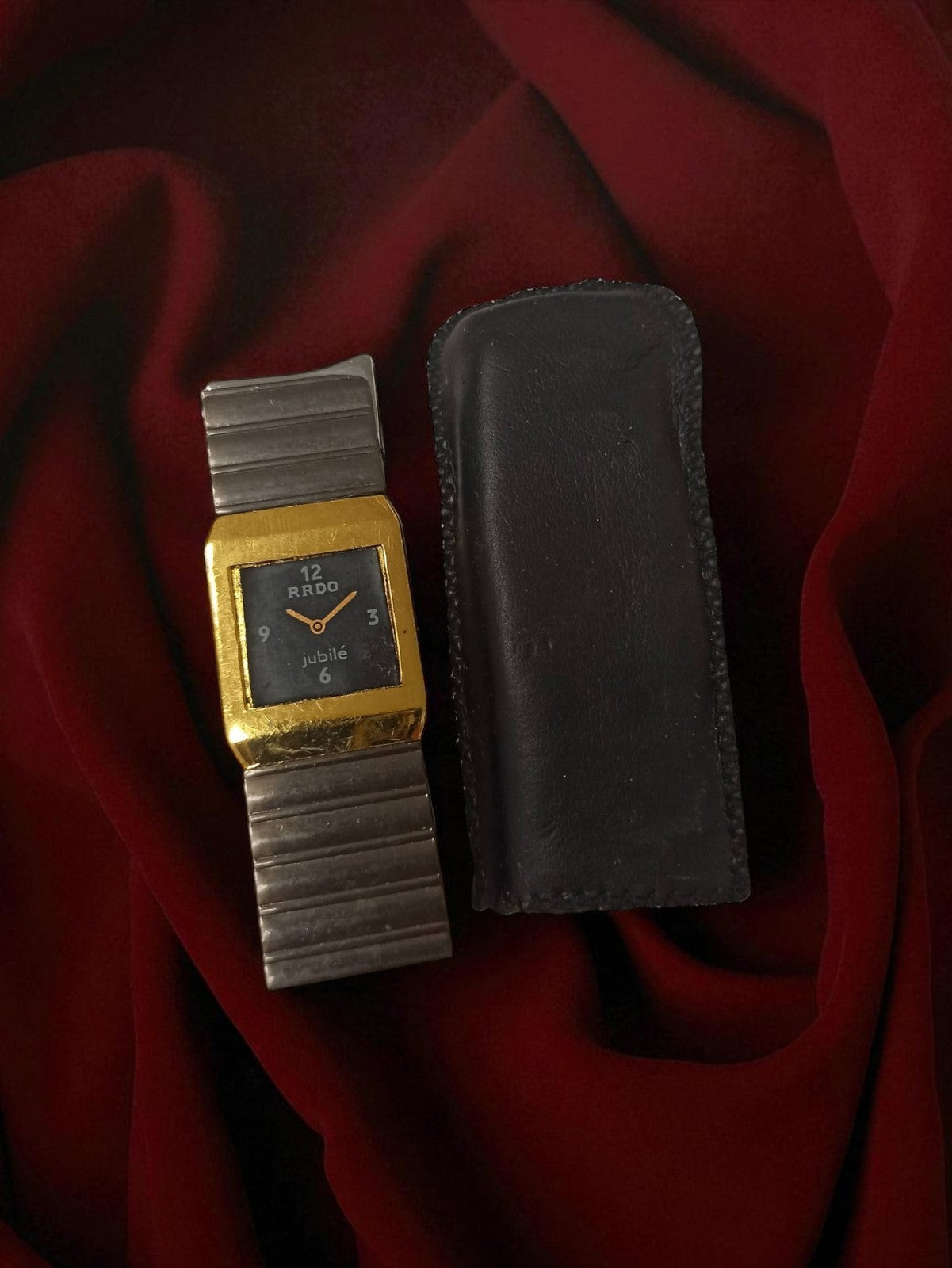 Montre vintage RRDO Jubilé rectangulaire rétro, cadran noir, bracelet métal