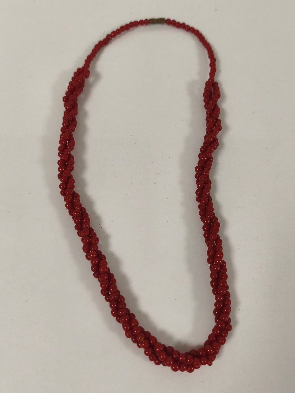 Ancien gros collier en corail rouge véritable, perles rondes, fermoir doré