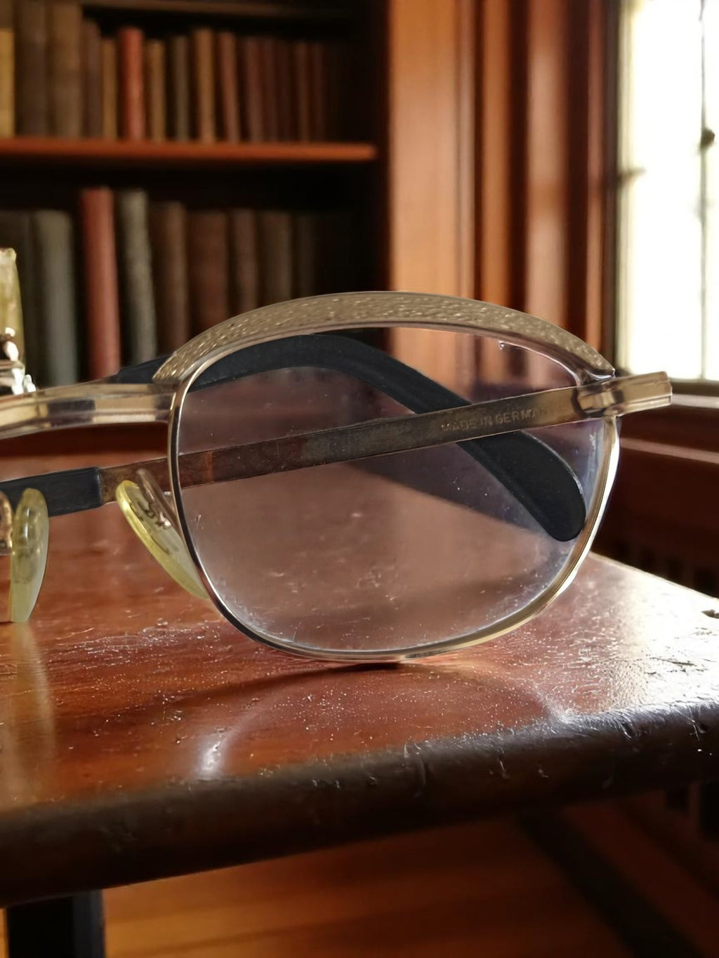 Monture lunettes vintage dorée, verres teintés, style rétro années 70-80