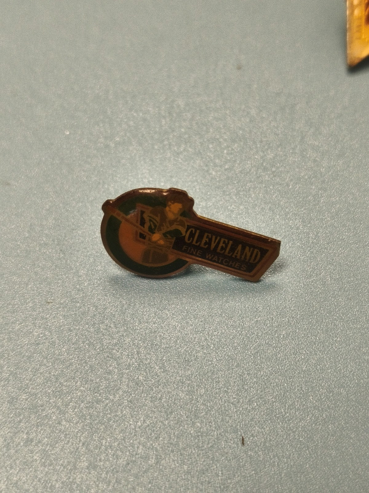 Vintage pin's Cleveland Fine Watches publicitaire, forme clé, collection