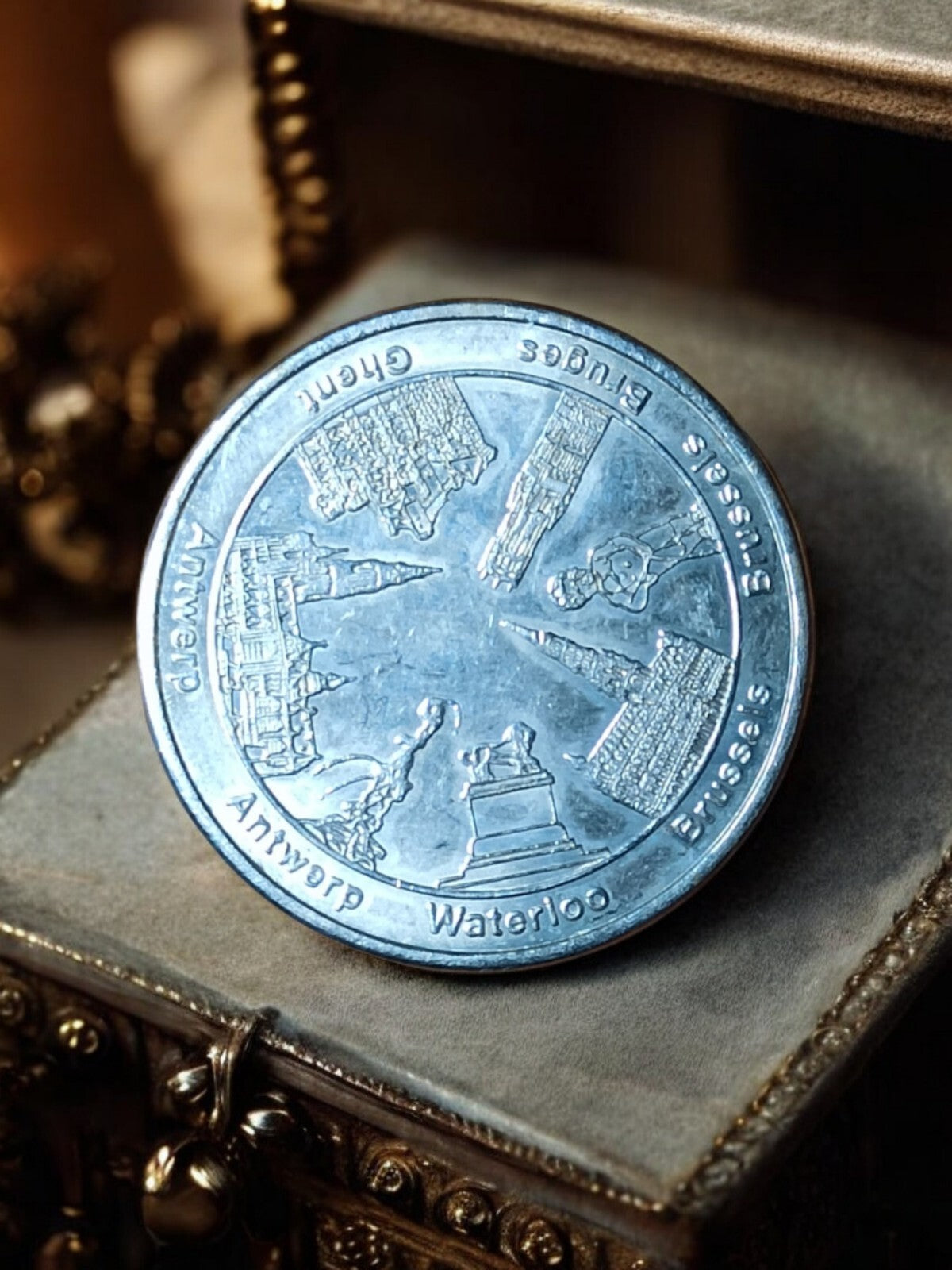 Médaille souvenir Belgique Antwerp Bruxelles Bruges Gand Waterloo