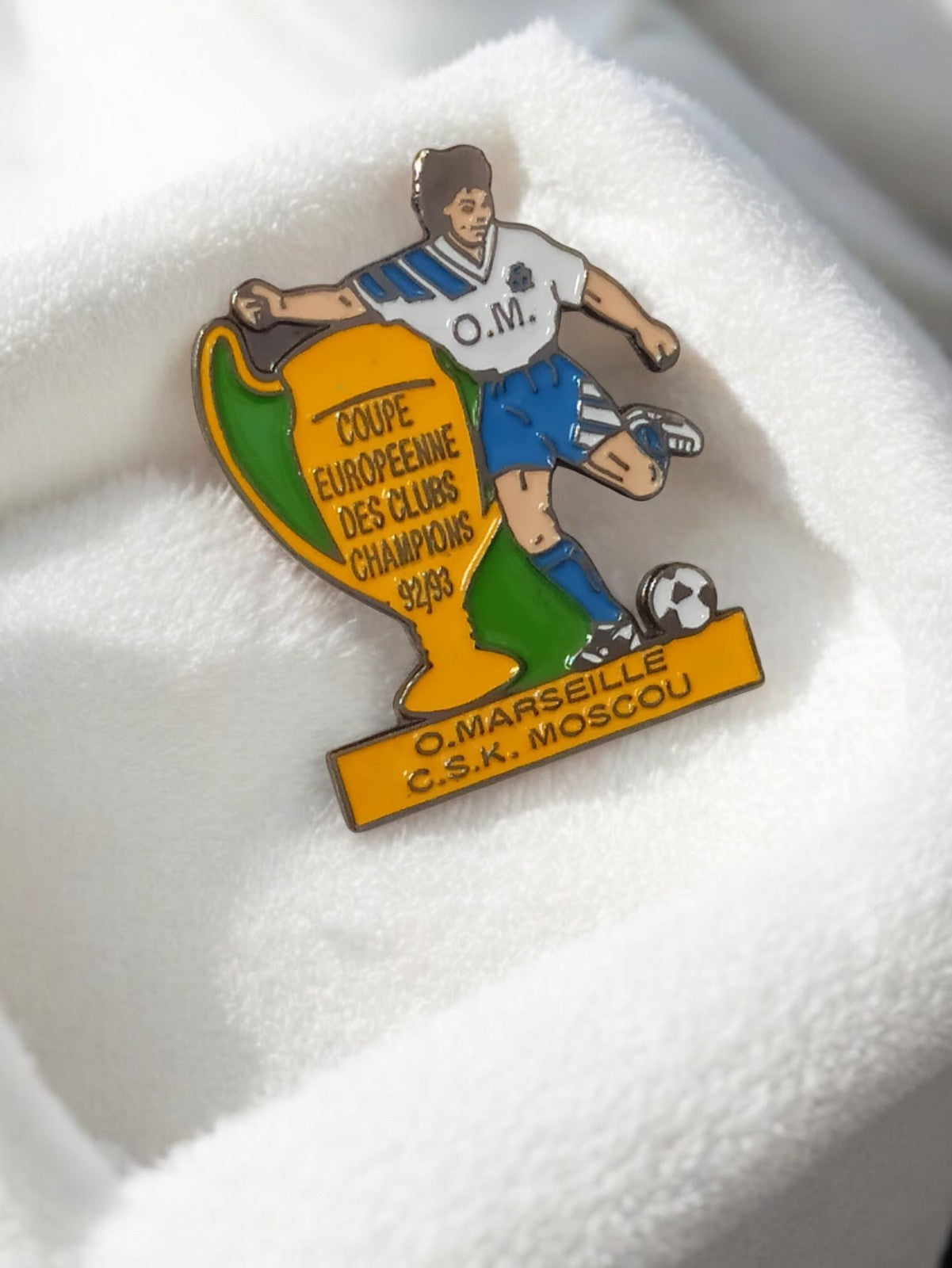 Pin's Olympique de Marseille OM 1993 Coupe des Clubs Champions vintage foot