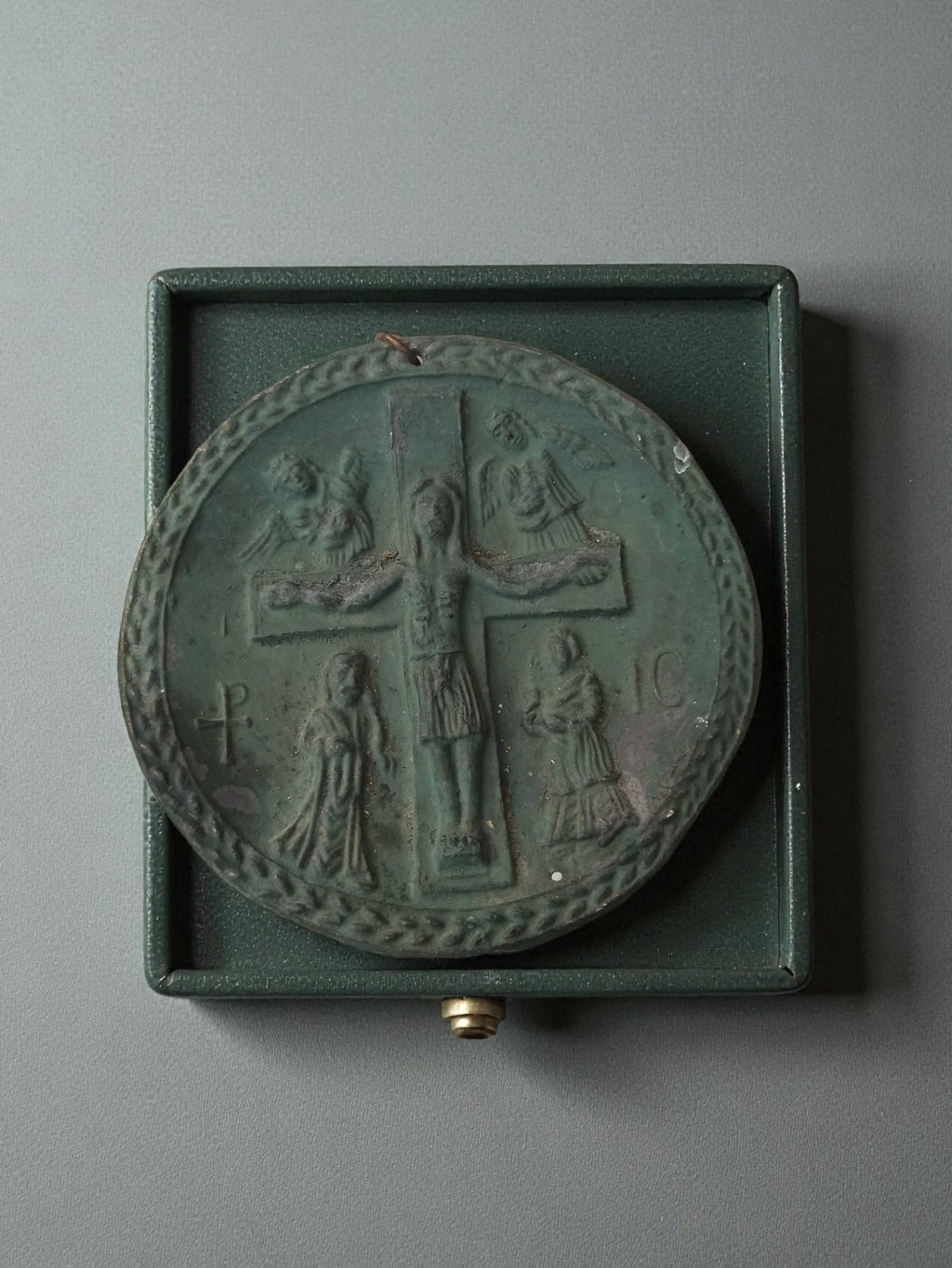 Icône byzantine Crucifixion plaque métal ancienne Russie orthodoxe vintage