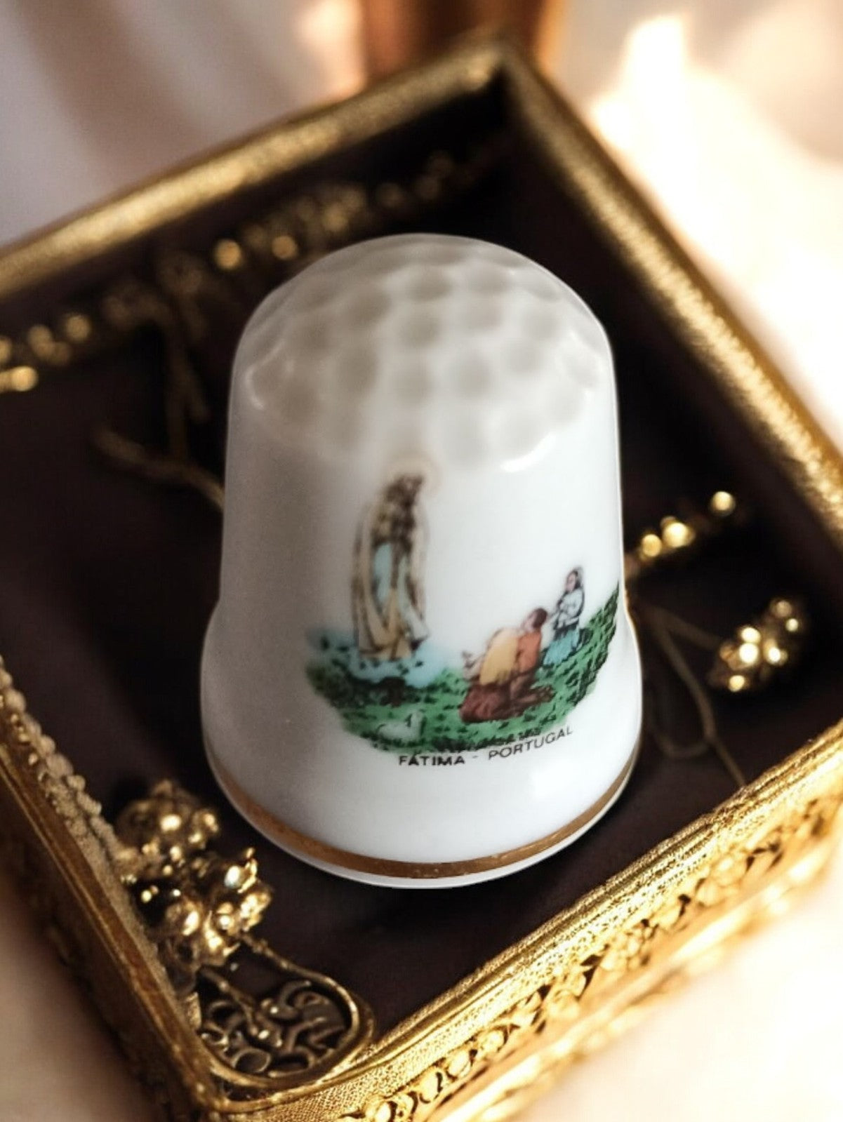 Dé à coudre vintage collection Fátima Portugal porcelaine décor religieux rare