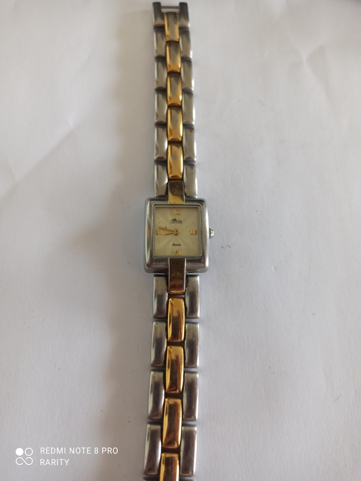 Montre femme Lotus quartz vintage, bracelet bicolore, cadran carré élégant