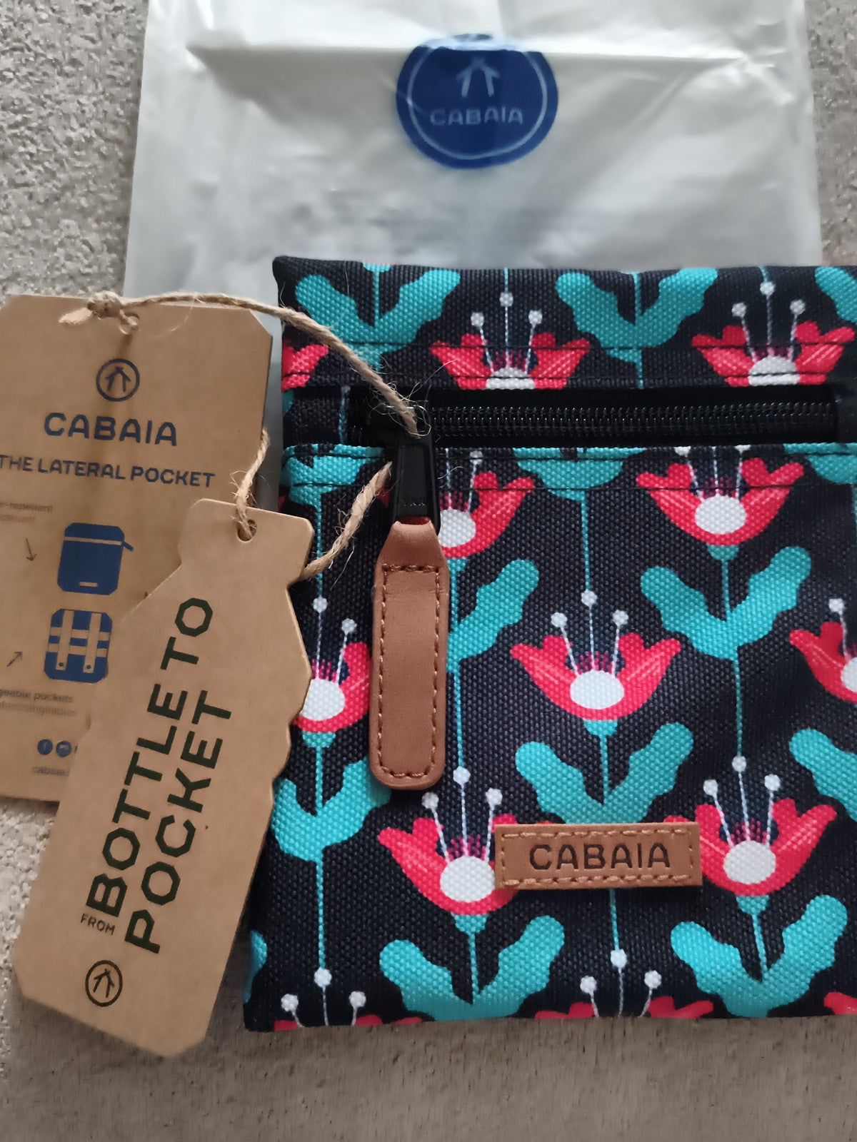Pochette Cabaia fleurs multicolores, accessoire sac à dos, 15 cm, neuve