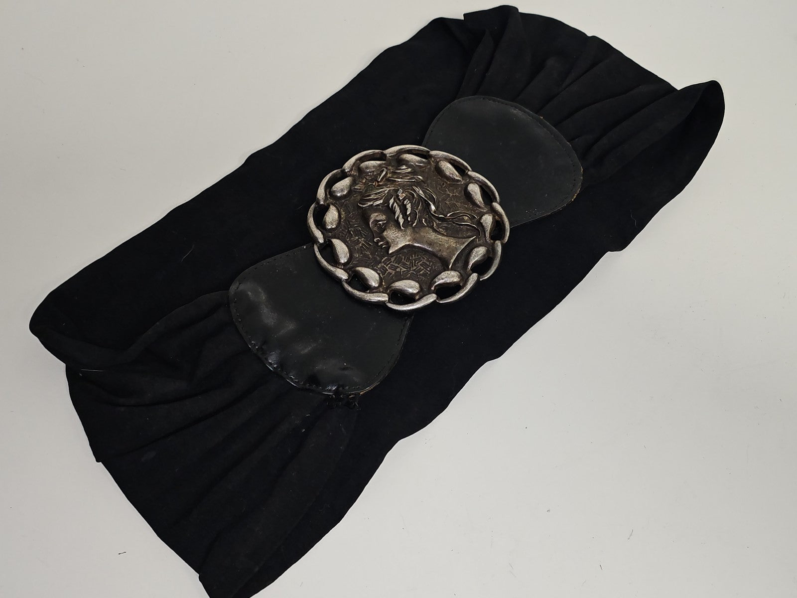 Ceinture vintage femme cuir et tissu boucle métal France années 1970 Ancienne ré