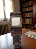 Montre femme Guess vintage, large bracelet métal, cadran strass, logo G