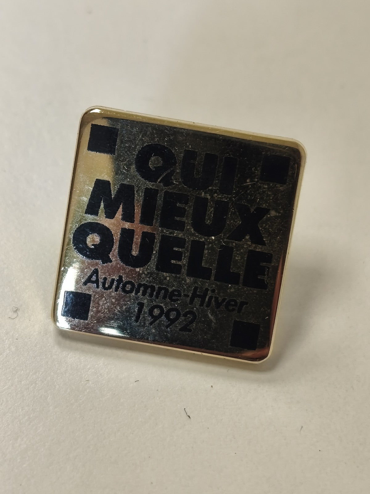 Pin's ancien rétro collection vintage pour amateur objets publicitaires badges