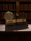 Calendrier perpétuel vintage bureau globe doré porte-stylo ancien déco