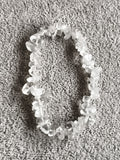 Bracelet pierres naturelles chips blanc translucide cristal, élastique fantaisie