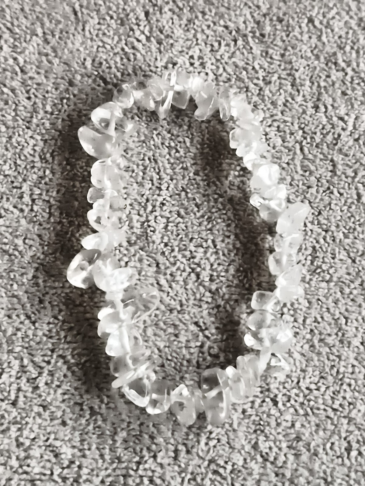 Bracelet pierres naturelles chips blanc translucide cristal, élastique fantaisie