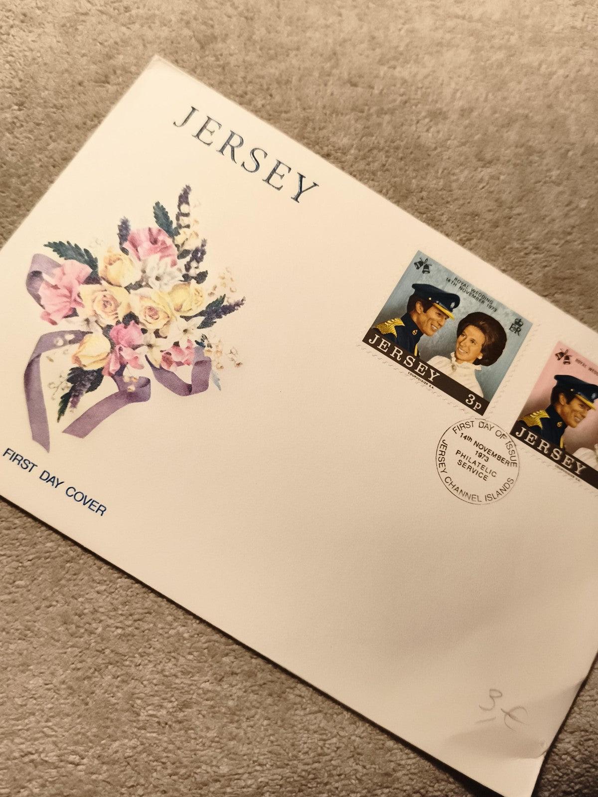 Enveloppe premier jour Jersey 1973 timbres mariage fleurs philatélie (Ref 27)