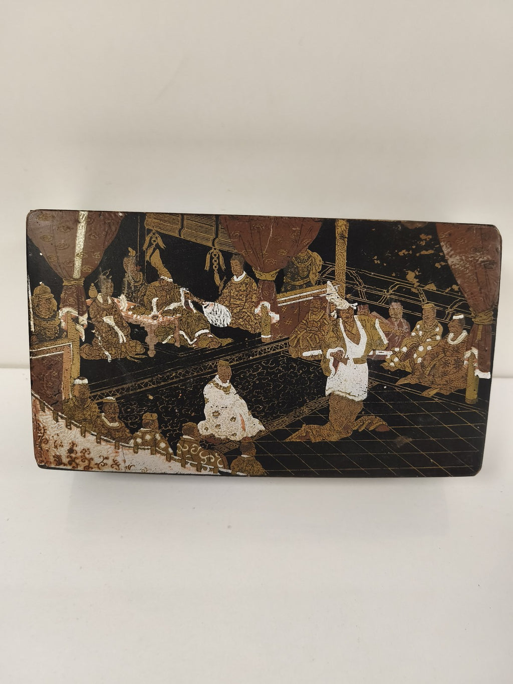 Boîte carton bouilli laqué noir, scène de cour orientale, XIXe siècle