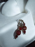 Paire boucles d’oreilles vintage rétro perles rouges pendantes bijou fantaisie a