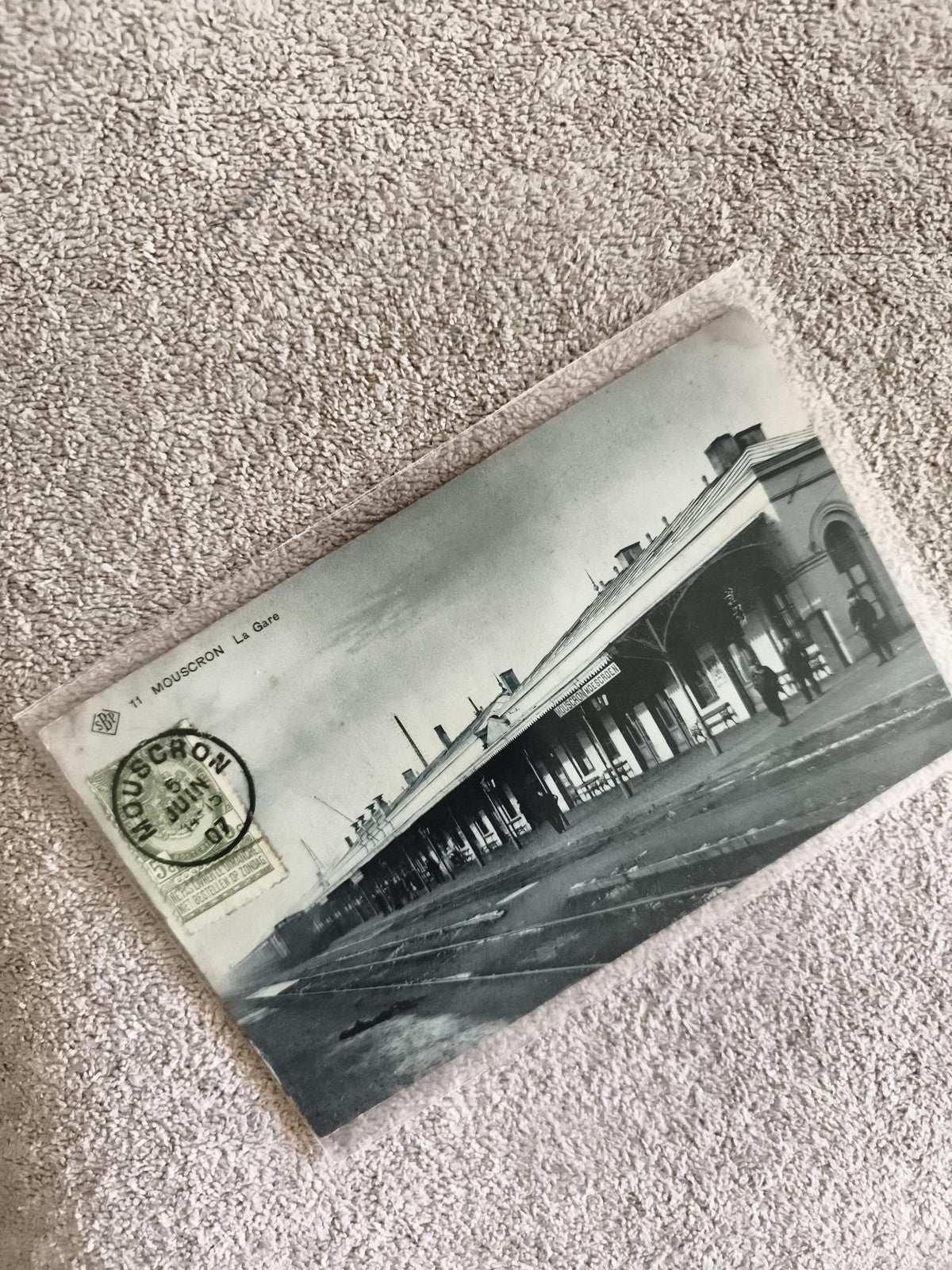 CPA Mouscron La Gare carte postale ancienne timbre visible