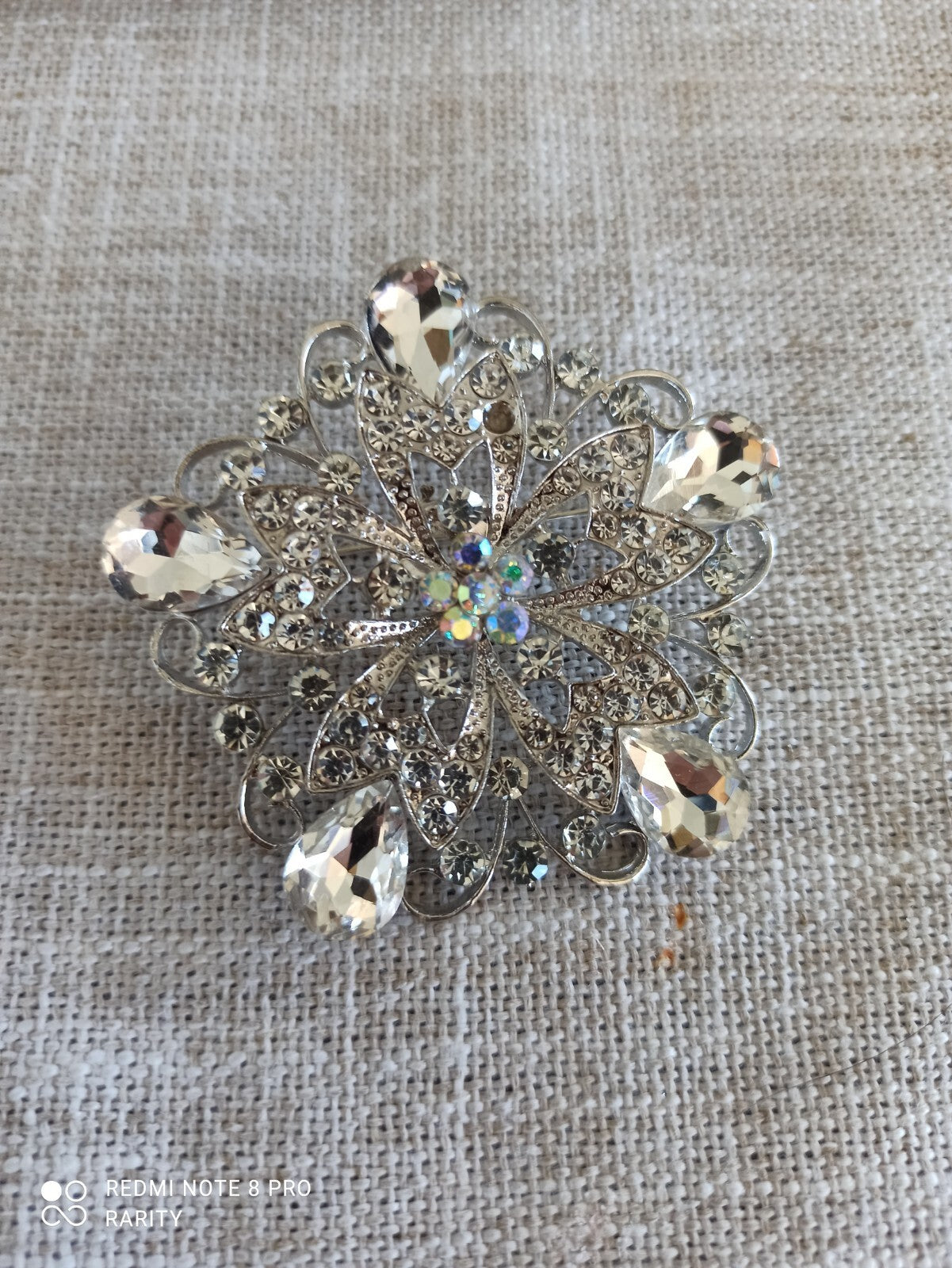 Broche vintage strass cristal transparent – Bijou floral élégant rétro