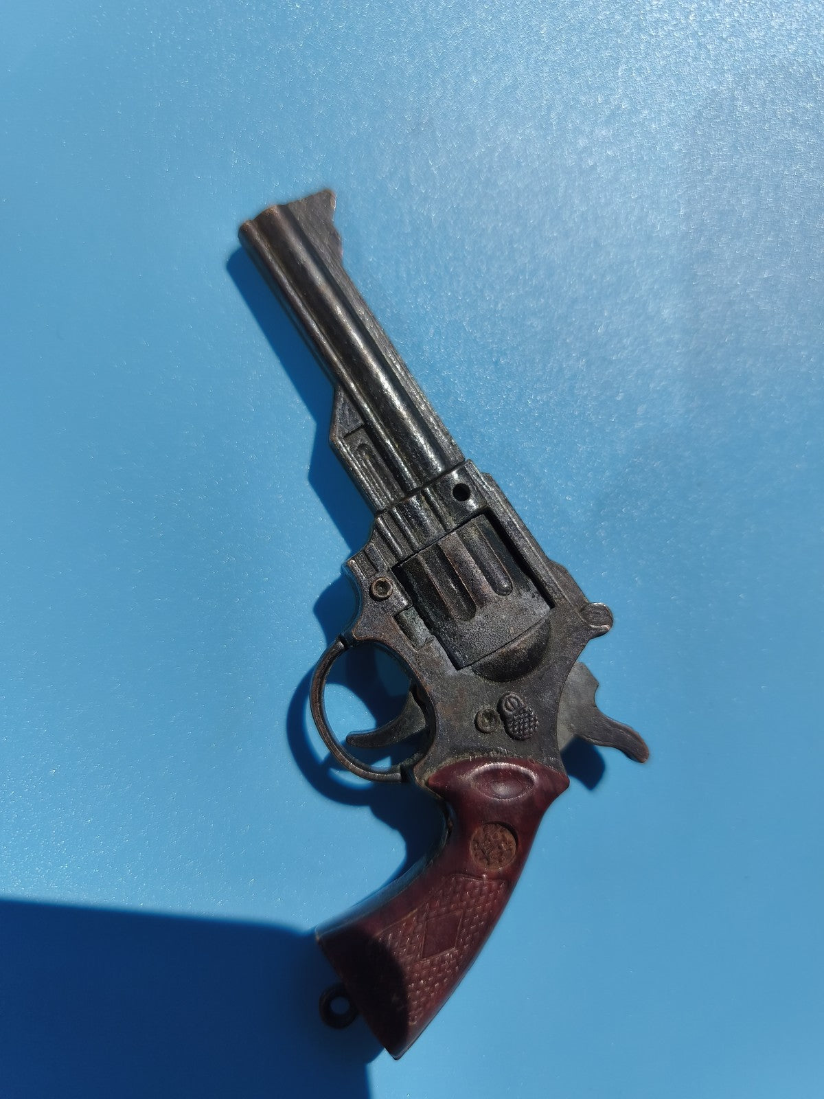 Ancien jouet pistolet métal, revolver vintage poignée brune collection