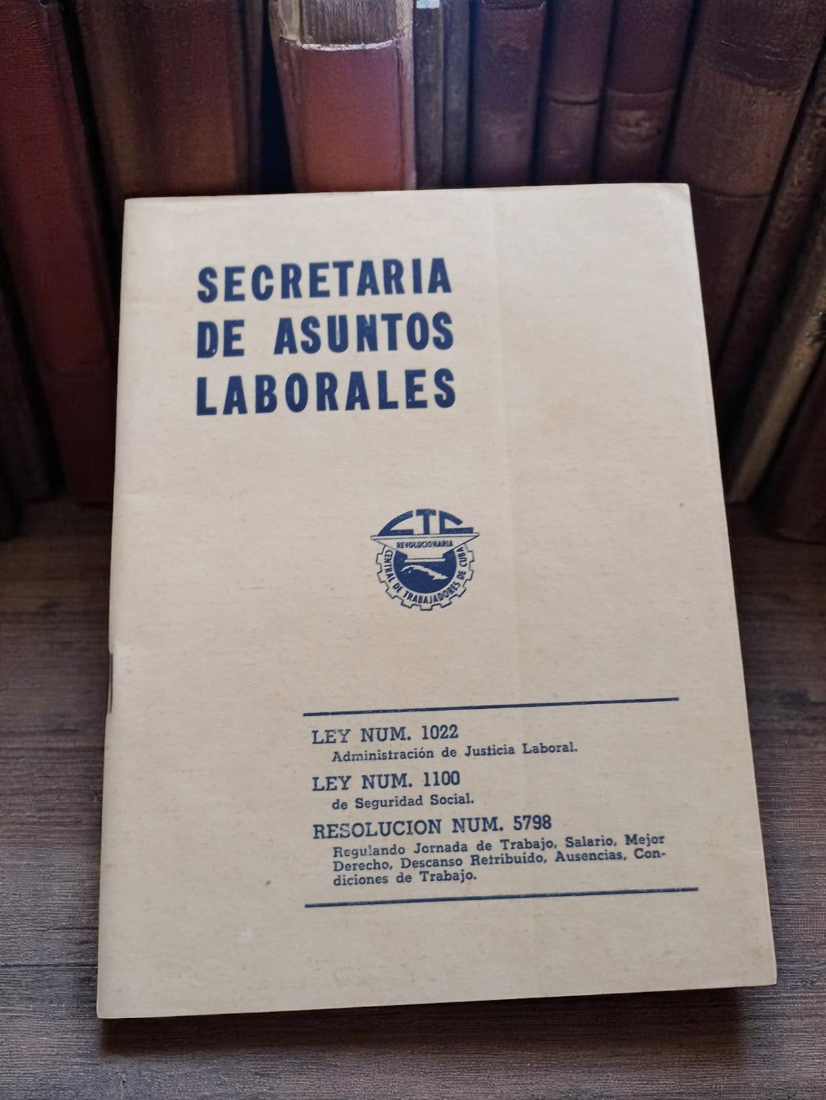 Livret vintage Secretaria Asuntos Laborales Cuba ancien CTC lois sociales