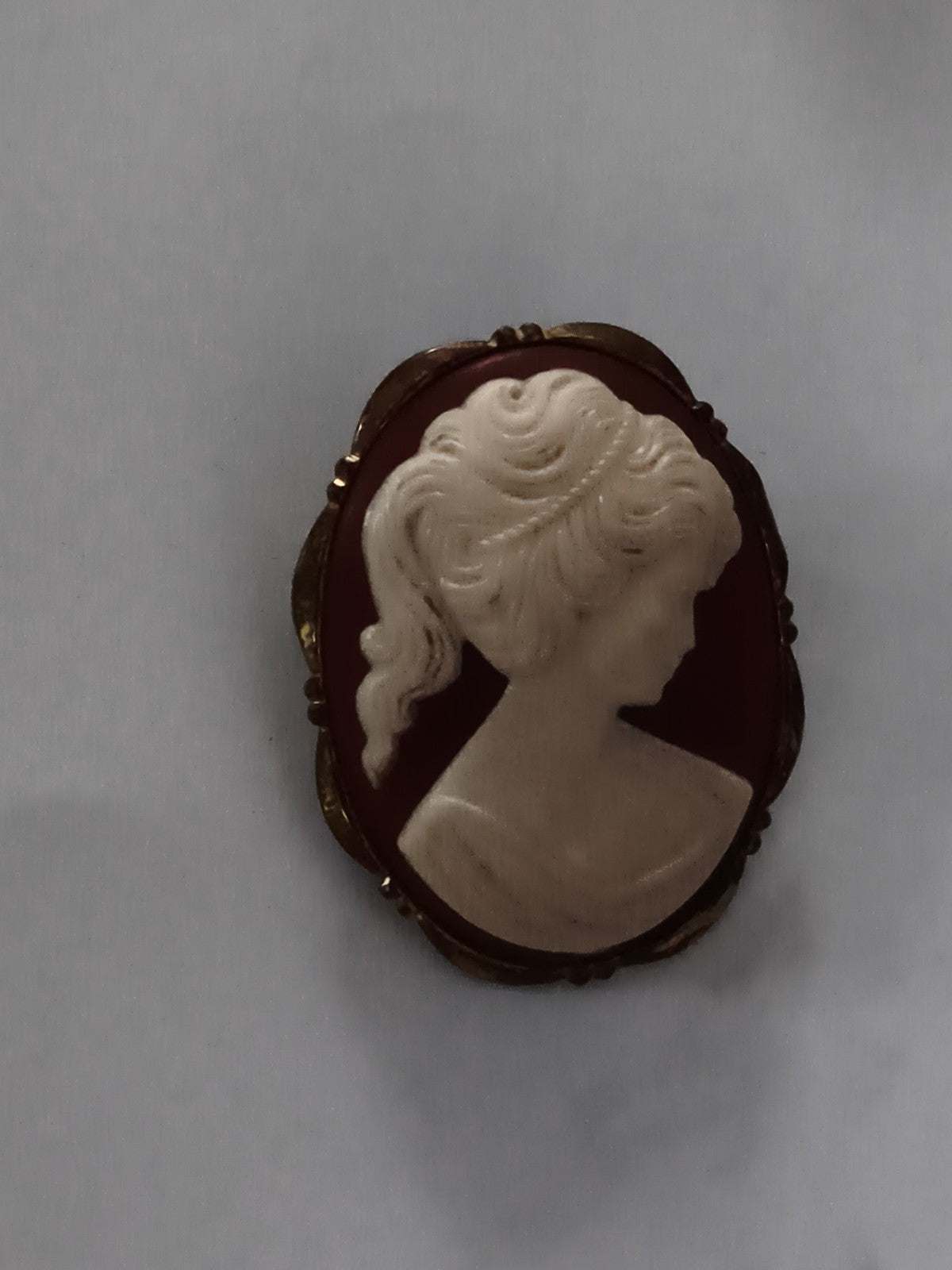 Broche camée vintage profil femme, médaillon ovale, style ancien, bijou rétro