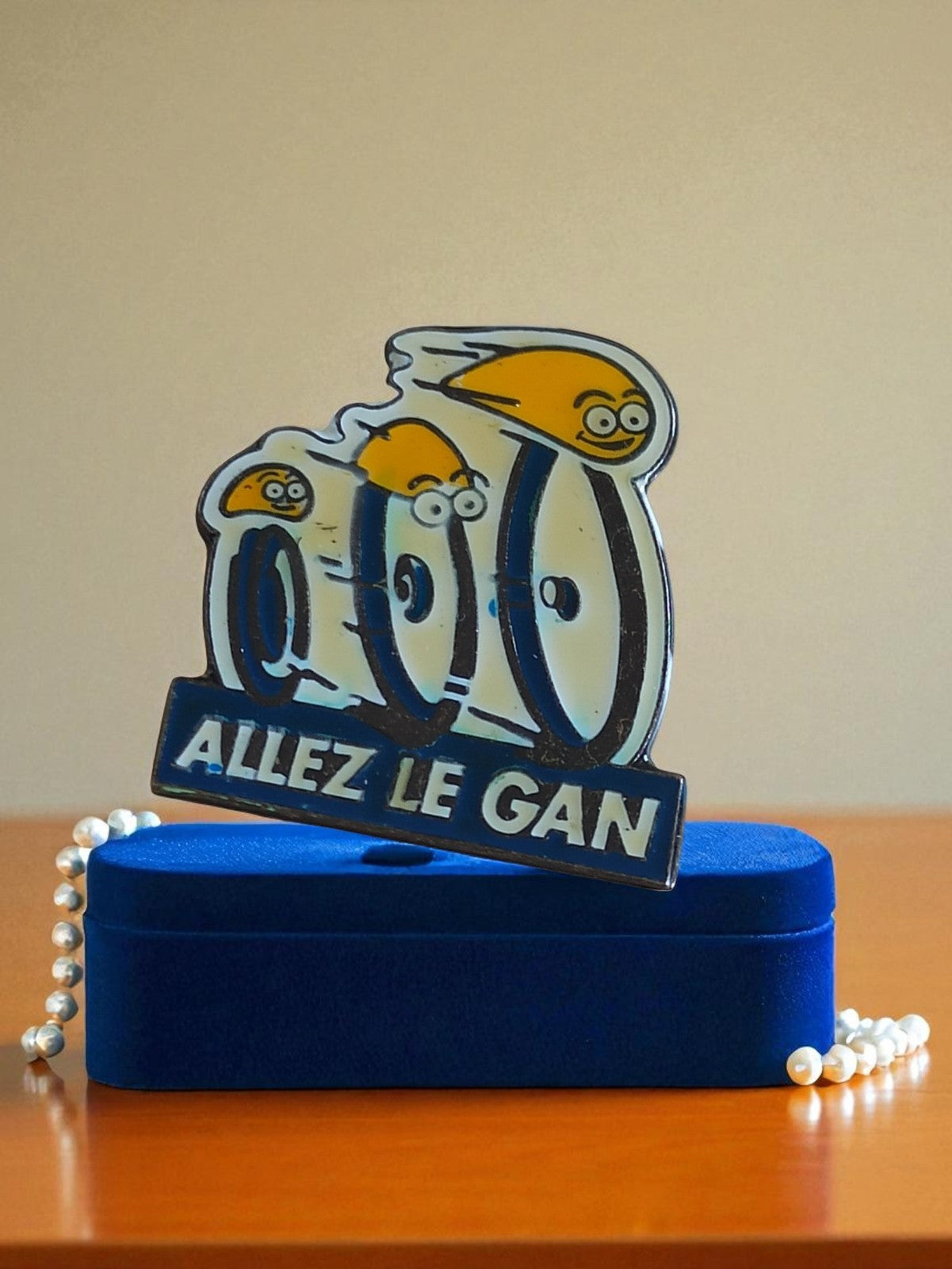 Pin's vintage émaillé ALLEZ LE GAN cyclisme rétro badge publicitaire