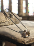 Broche épingle vintage plaquée or cœur perlé – bijou ancien élégant