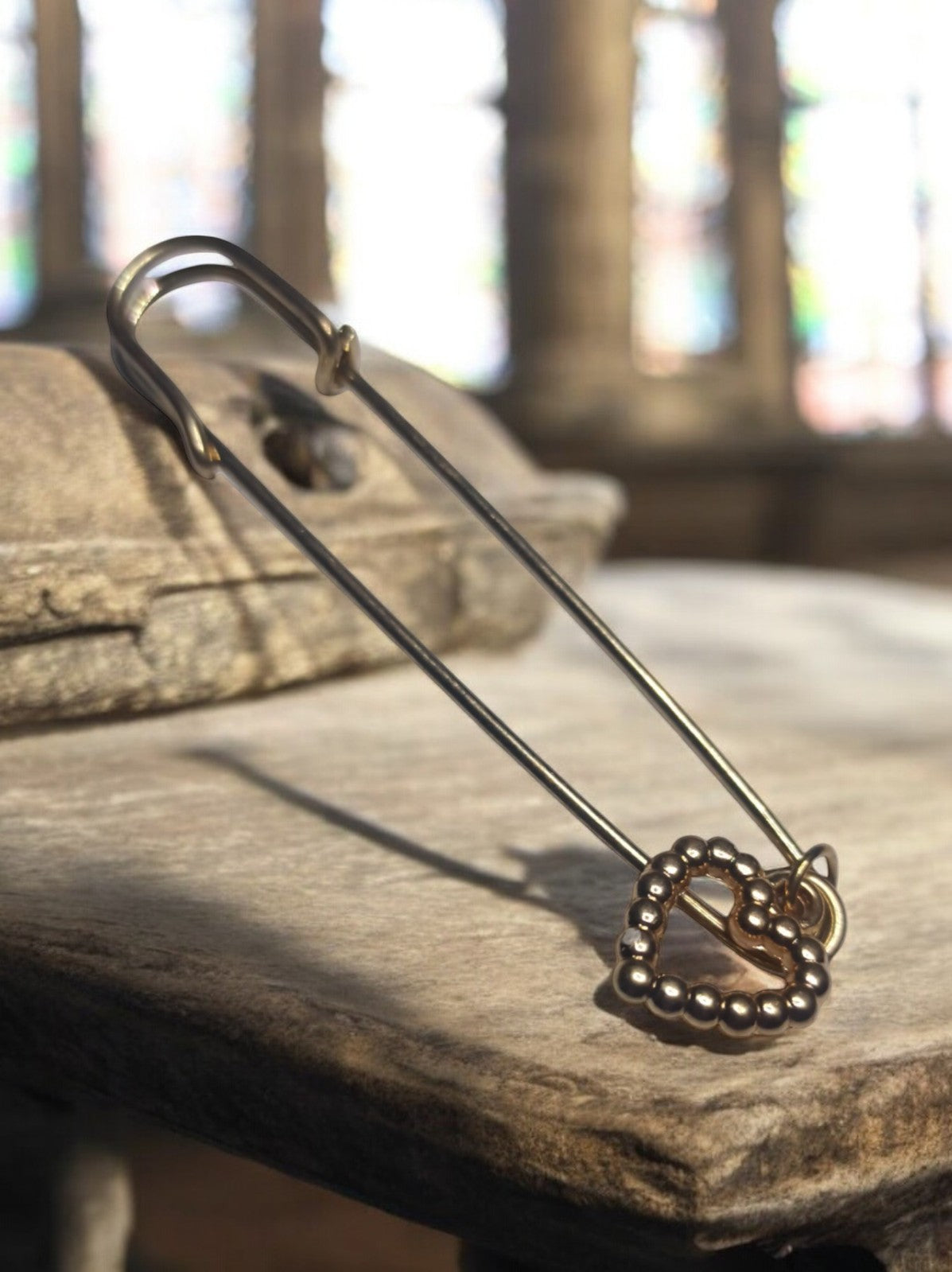 Broche épingle vintage plaquée or cœur perlé – bijou ancien élégant