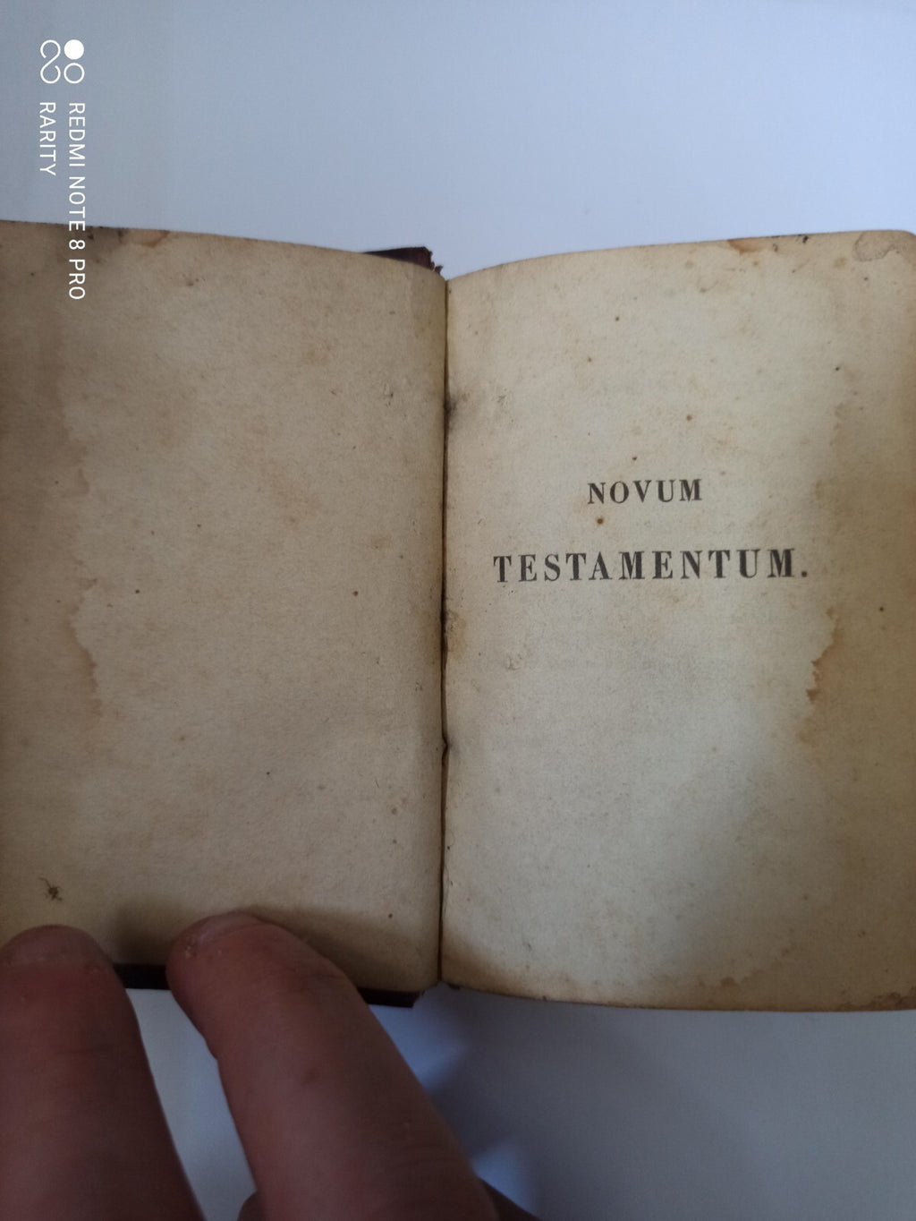 Livre ancien Nouveau Testament latin 1843 reliure rouge dorée rare