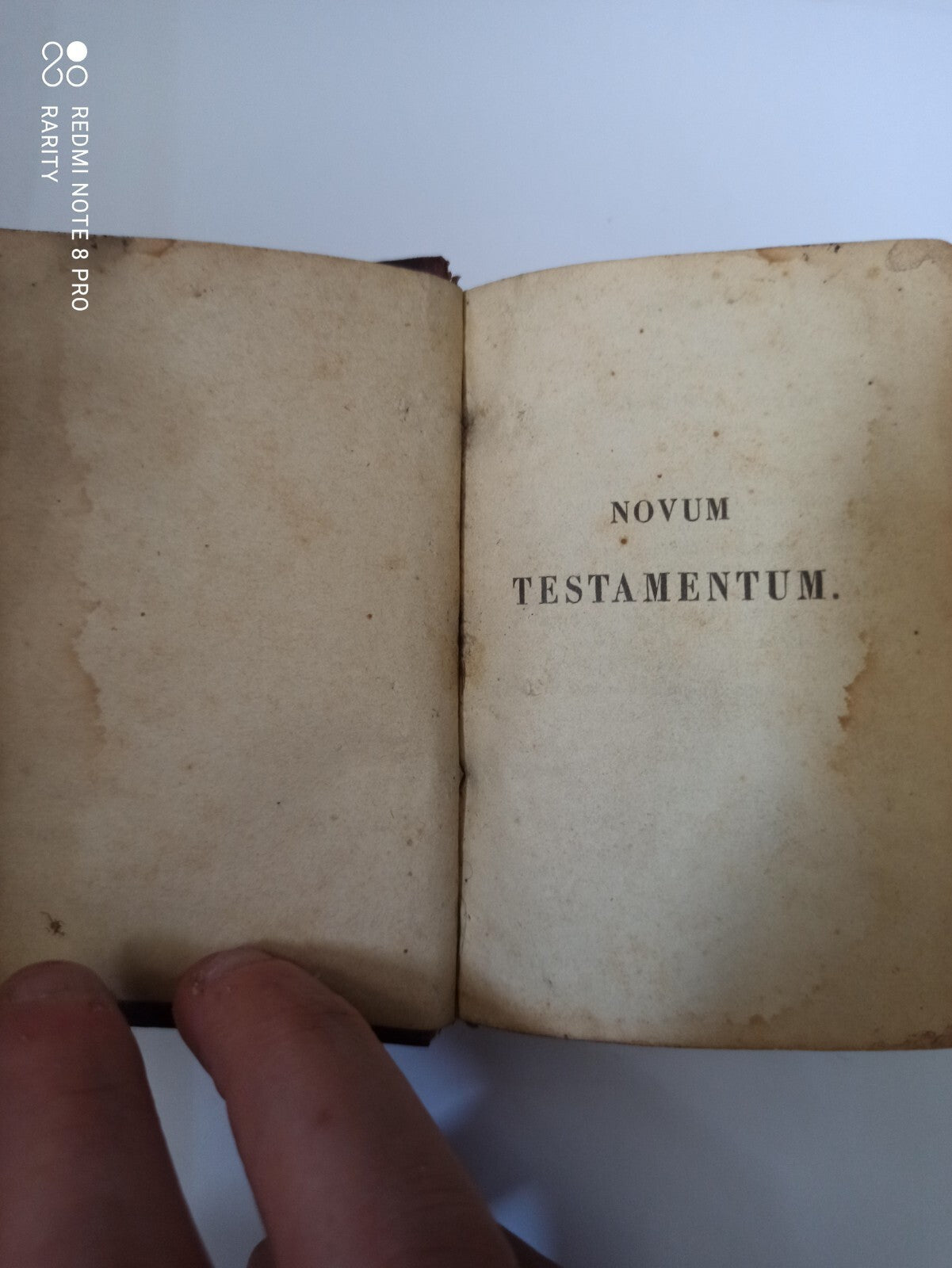 Livre ancien Nouveau Testament latin 1843 reliure rouge dorée rare