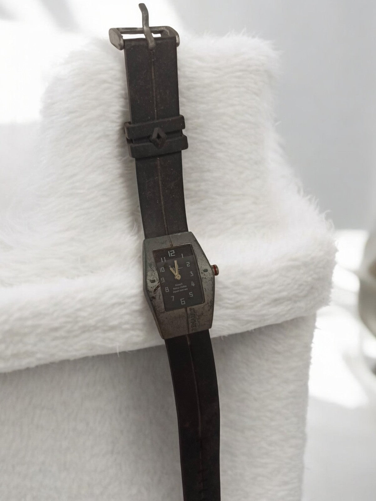 Montre Renault ancienne homme vintage à restaurer cadran rectangulaire noir