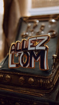 Pin's vintage Olympique de Marseille OM "Allez L'OM" émaillé supporter