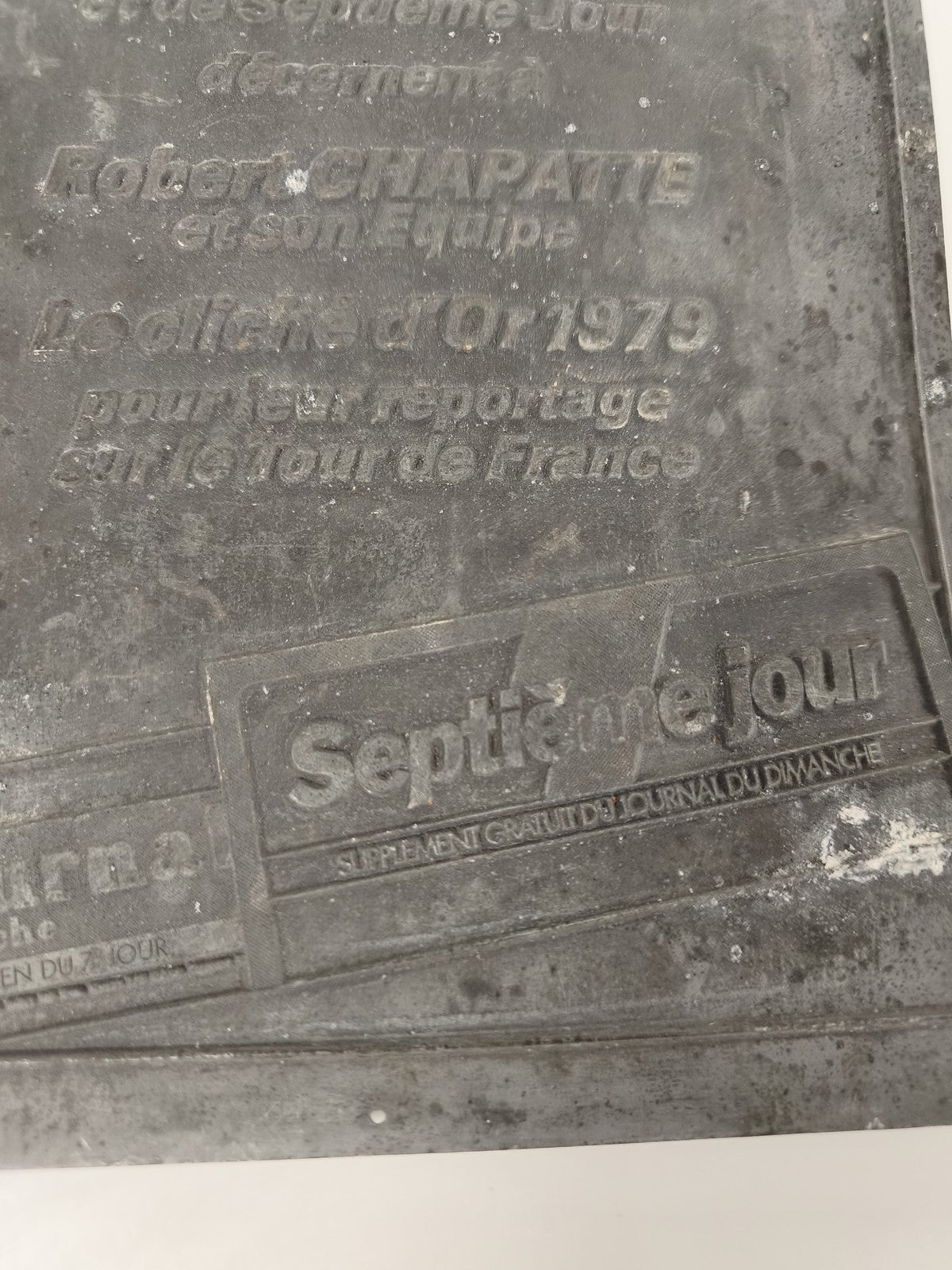 Plaque métal ancienne Septième Jour Journal du Dimanche 1979 presse vintage