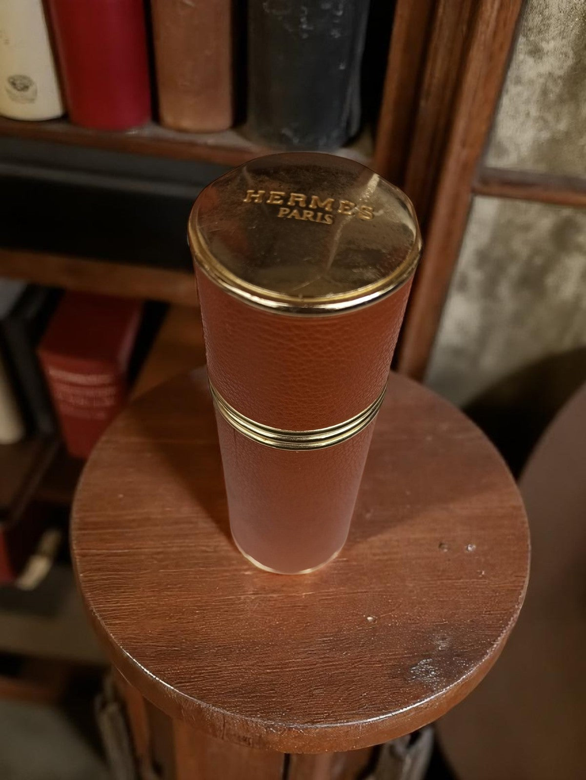 Flacon parfum vintage Hermès Paris étui marron doré rétro élégant