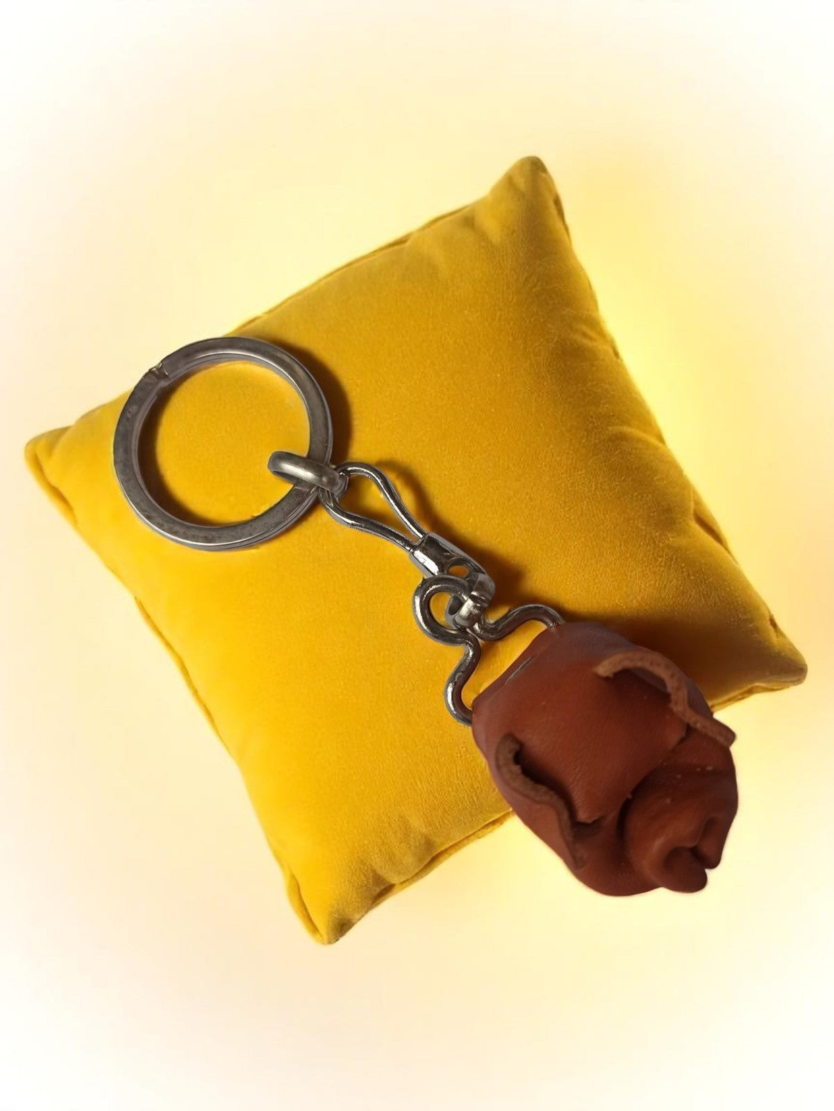 Porte-clés chien vintage cuir marron – Accessoire rétro animal
