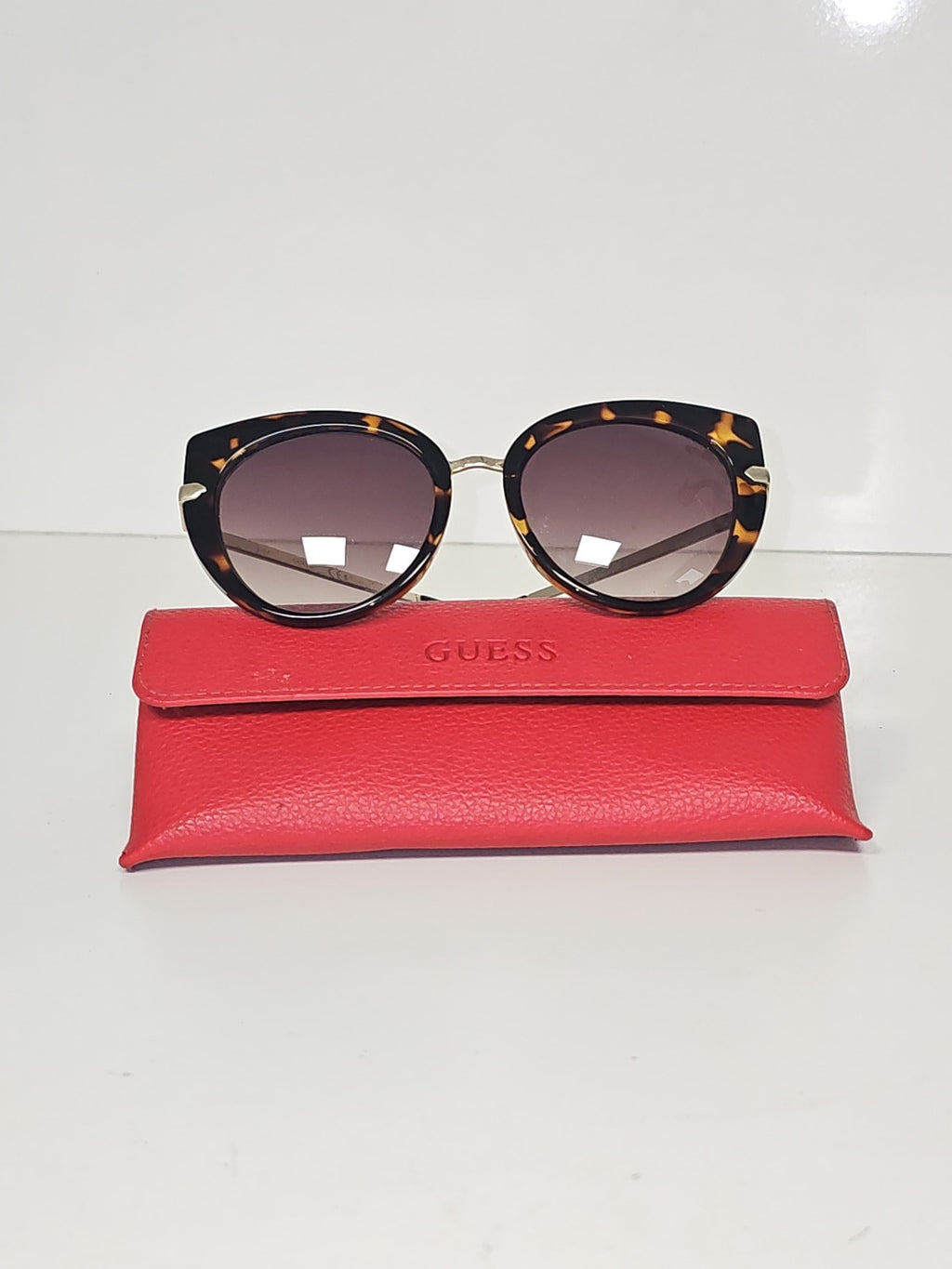 Lunettes de soleil Guess pour femme ou homme, modèle tendance, accessoire mode