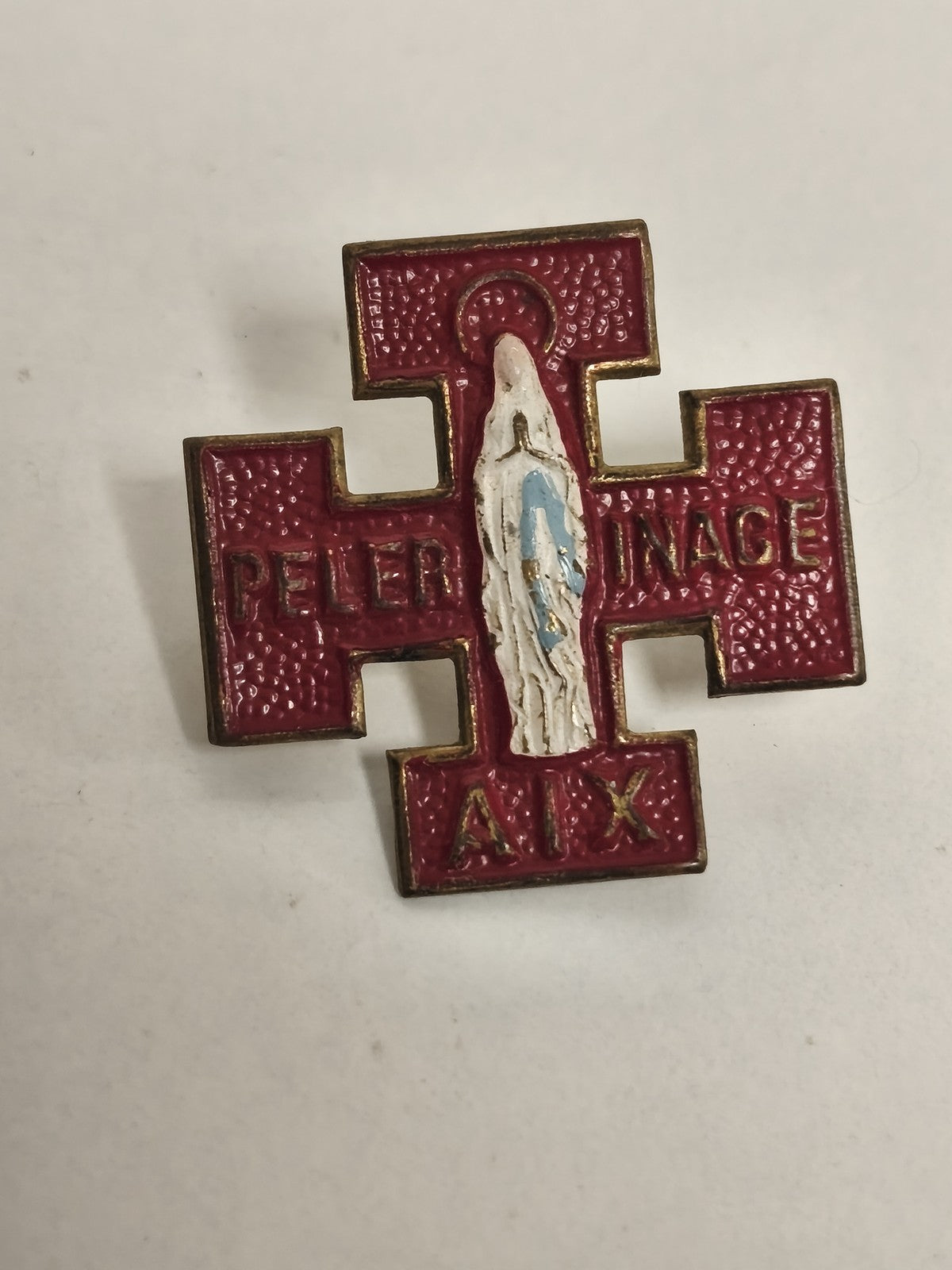 Broche ancienne vintage pèlerinage Aix-en-Provence, souvenir religieux rétro