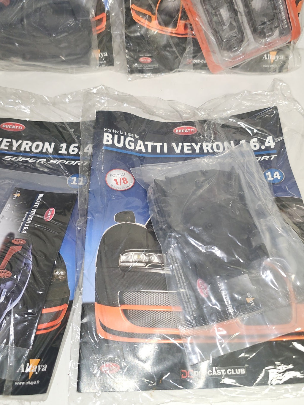 Bugatti Veyron 16.4 Super Sport lot fascicules + pièces 1:8 modèle neuf Bugatti