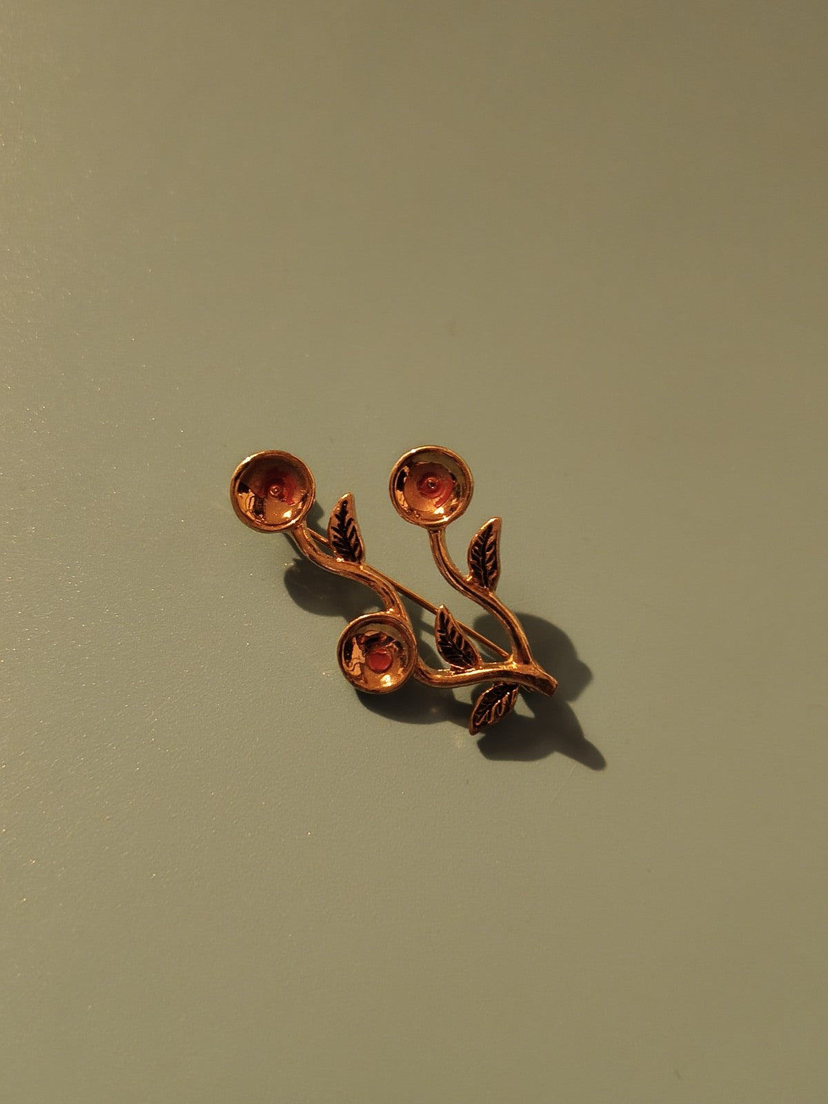 Broche ancienne vintage plaqué or rétro, bijou de collection élégant occasion