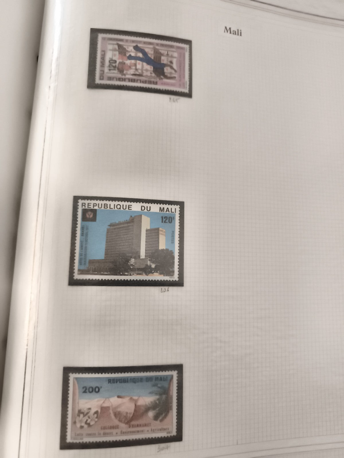 Timbres Mali République lot x3 thématique sport bâtiment désert