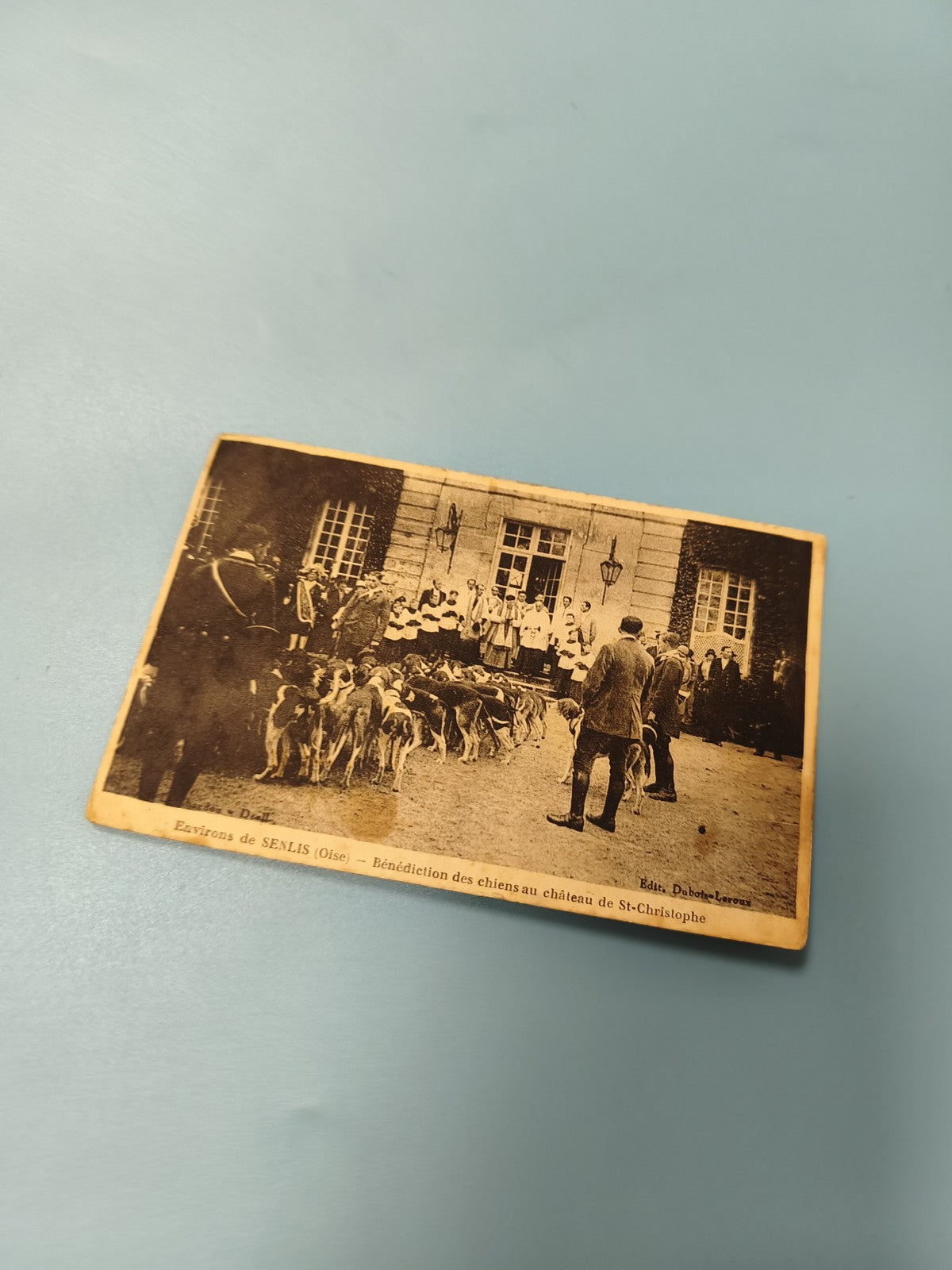 Ancienne carte postale animée Senlis bénédiction chiens château St-Christophe